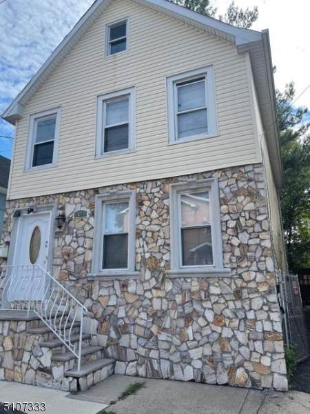 64 Willoughby St - Photo 1