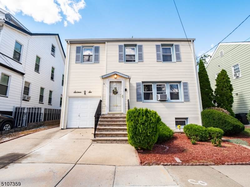 1606 Bayview Ave - Photo 1