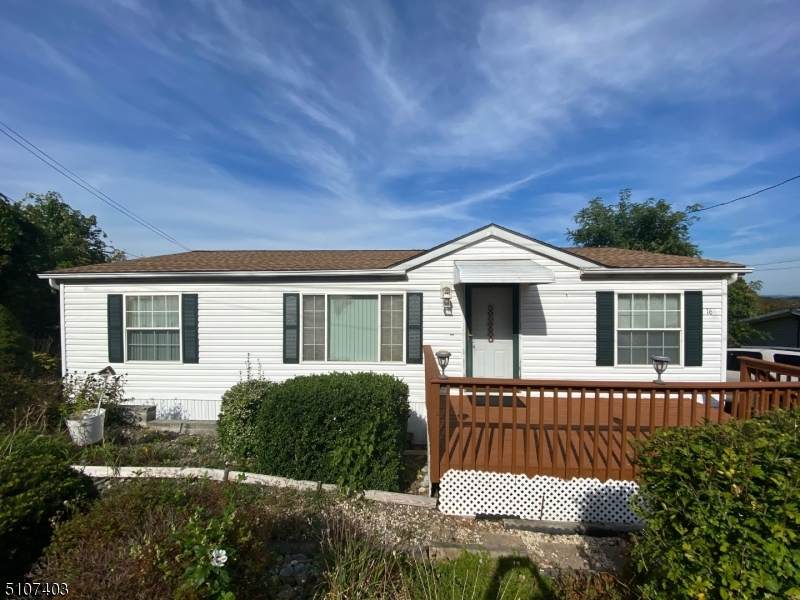 16 Woodbine Ave - Photo 1
