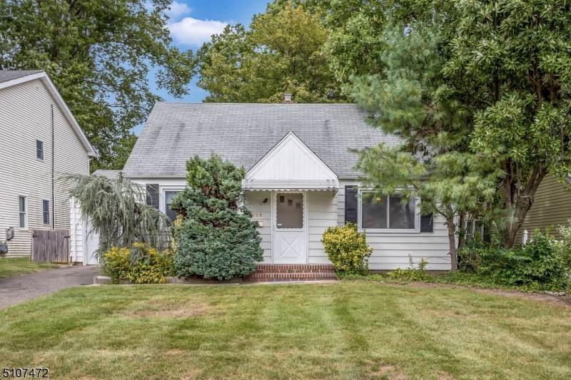 30 Heywood Ave - Photo 1