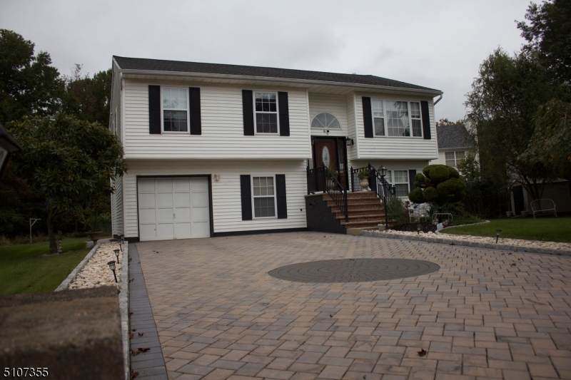 81 Alexander St - Photo 1