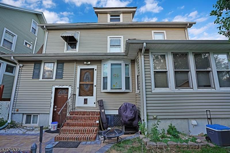 156 Lakeview Ave - Photo 1