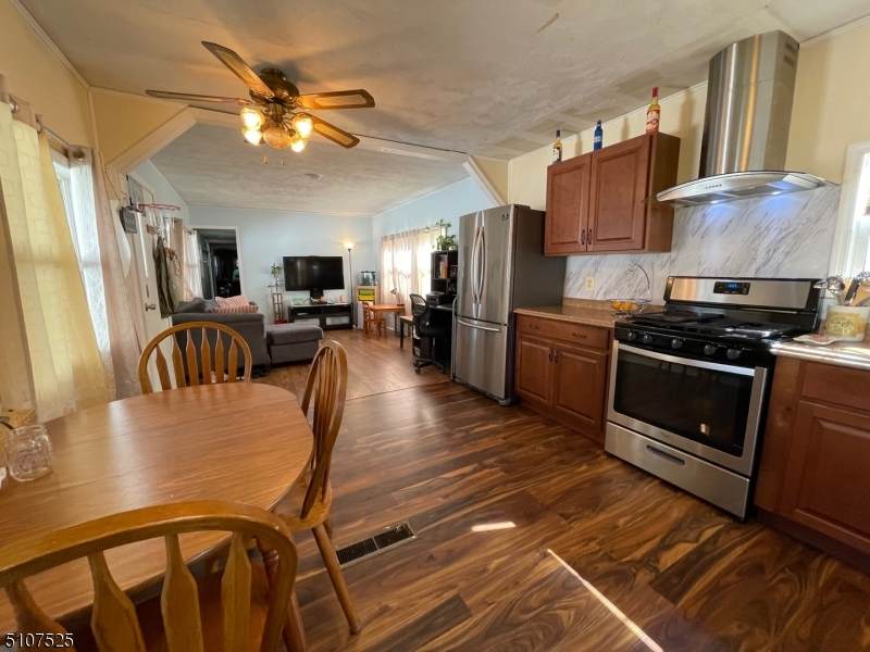 404 Kenbury Rd - Photo 1