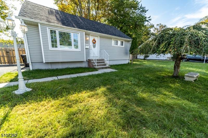1422 Linbarger Ave - Photo 1