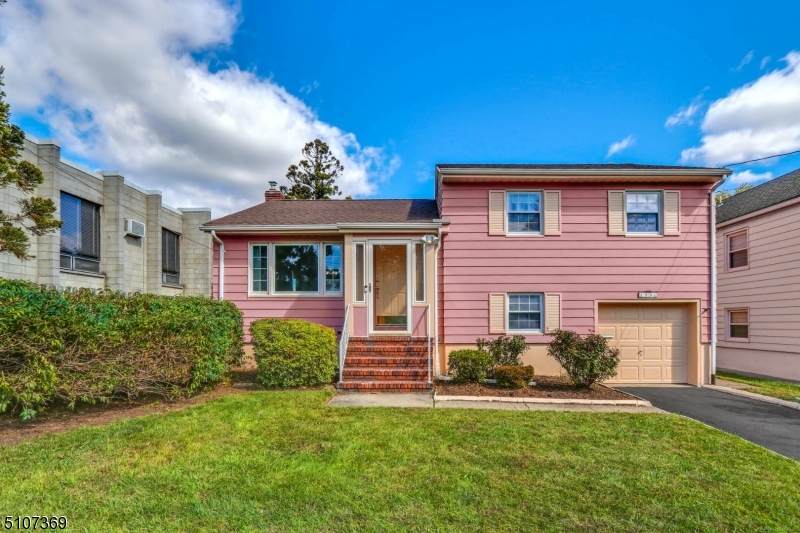 1991 Mountainview Ave - Photo 1
