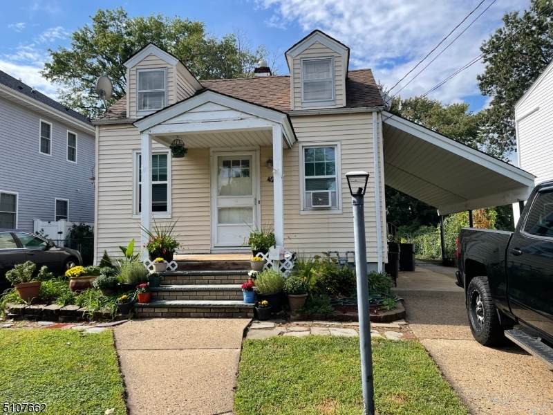 423 Oak Ave - Photo 1