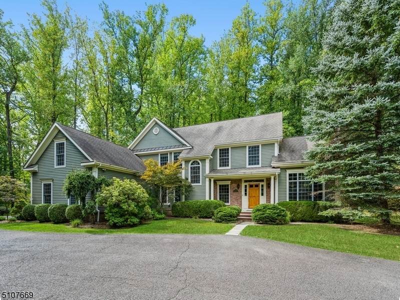 105 Colonial Dr - Photo 1