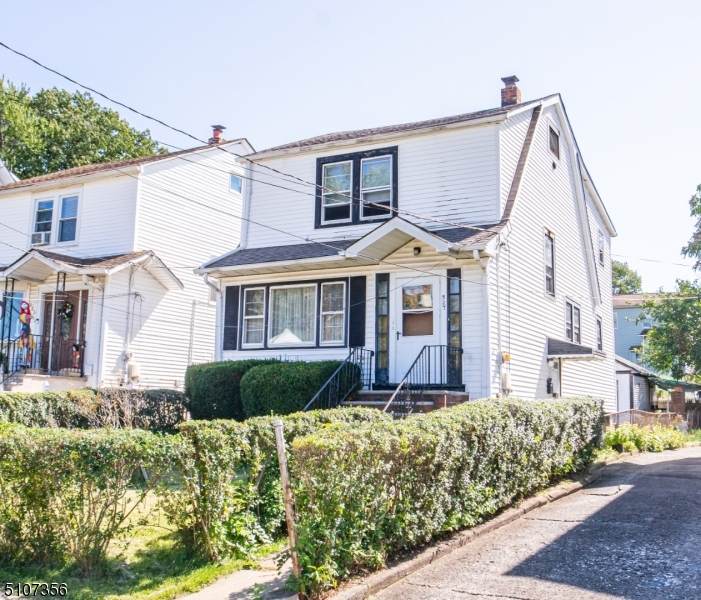 527 Harrison St - Photo 1