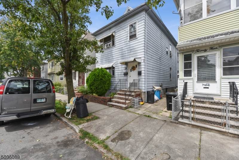 28 E Russell St - Photo 1