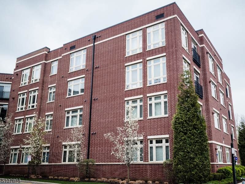 3305 Riverview Ave - Photo 1