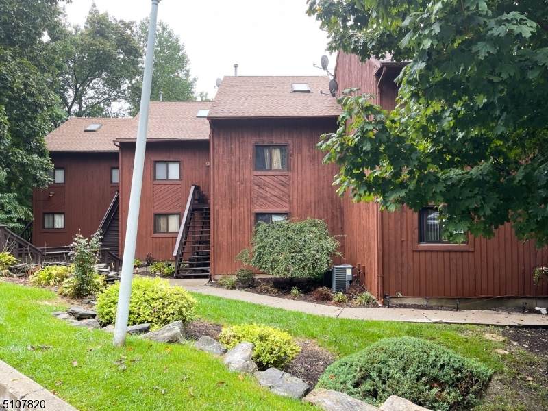 10 Sunrise Dr Unit 7 - Photo 1