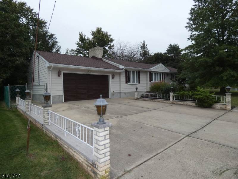 1332 Regency Pl - Photo 1