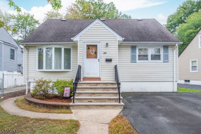 29 Longview Ave - Photo 1