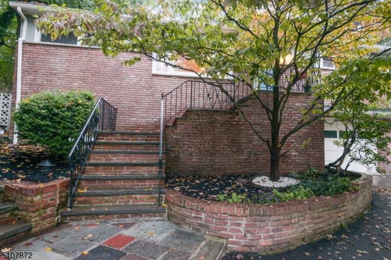 11 N. Ridgewood Rd. - Photo 1