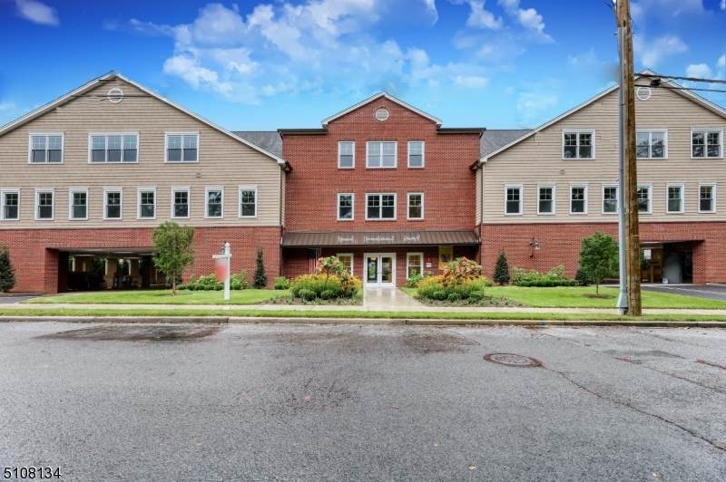 15 Royal Ave - Photo 1