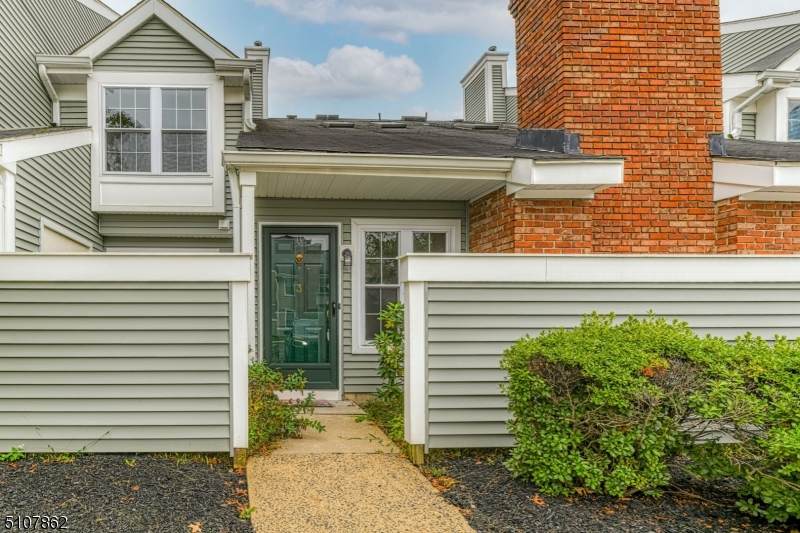 352 Greenbriar Dr - 3 - Photo 1