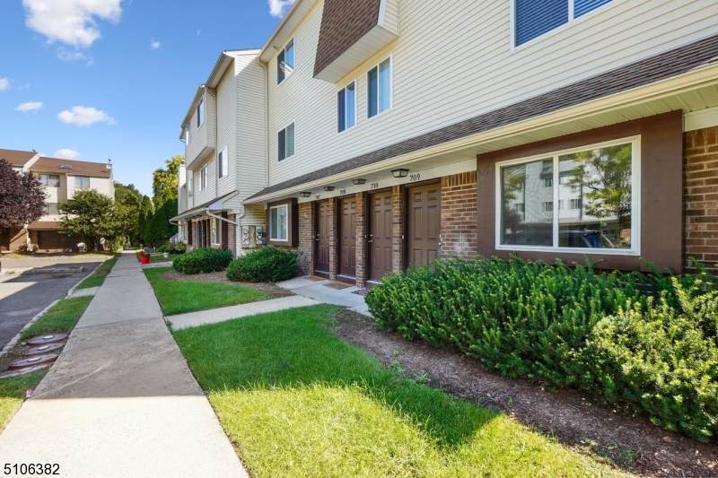 709 Orchard Meadows Dr - Photo 1
