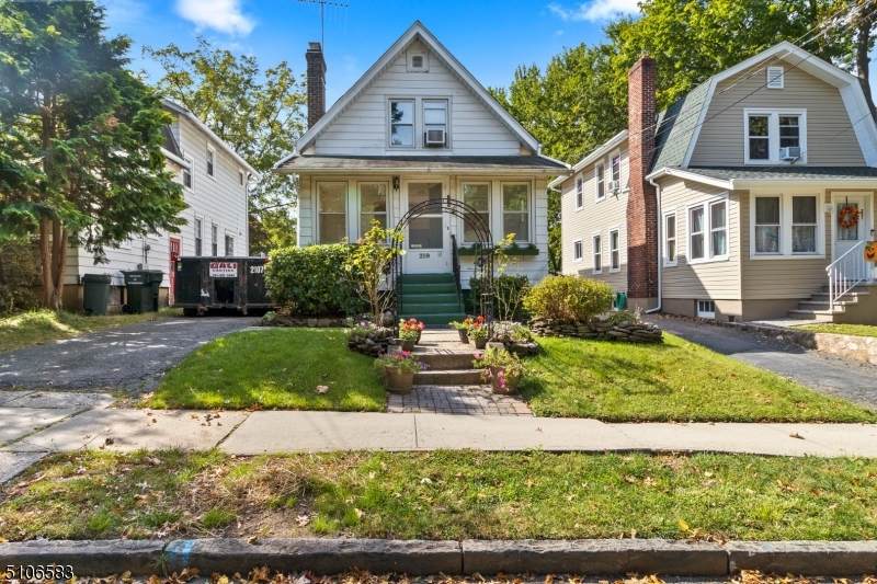 219 Woodward Ave - Photo 1
