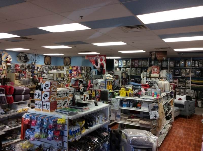 0 Wholesale Liquidation Co - Photo 1