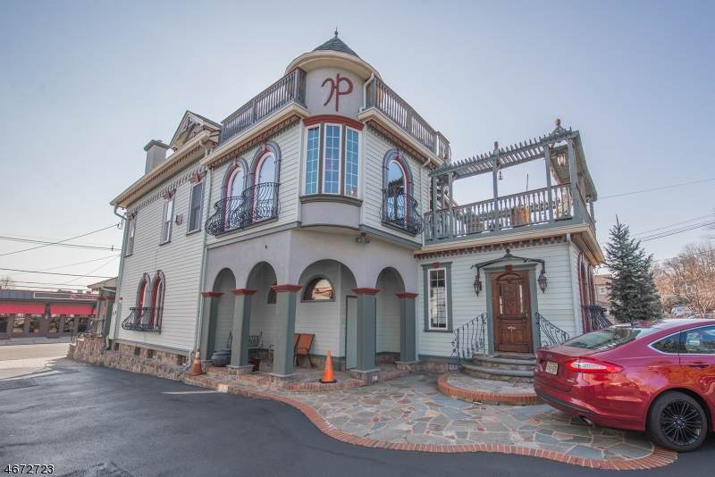 525 Franklin Ave - Photo 1