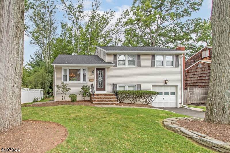 2093 Aldene Ave - Photo 1
