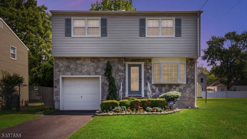 315 Colonial Pl - Photo 1