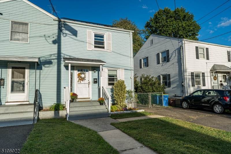 608 Thomas Pl - Photo 1