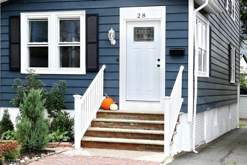 28 Dean St - Photo 1