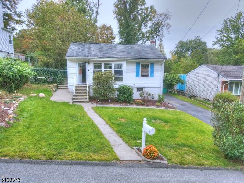 20 Oswego Ave - Photo 1