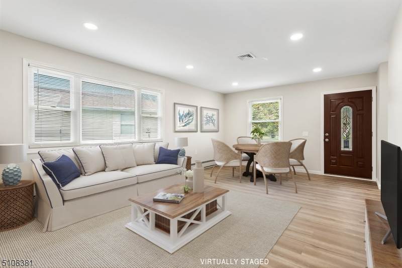 5 S Point Ct - Photo 1