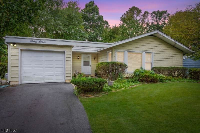 47 Briarwood Drive East - Photo 1