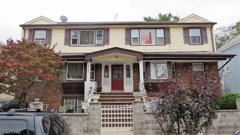 1140 Mary St. - Photo 1