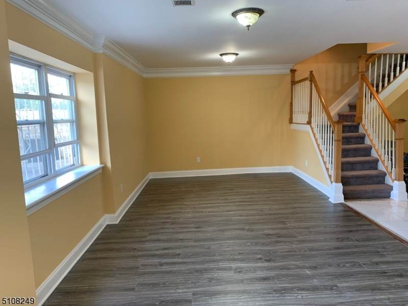 604 Livingston St - Photo 1