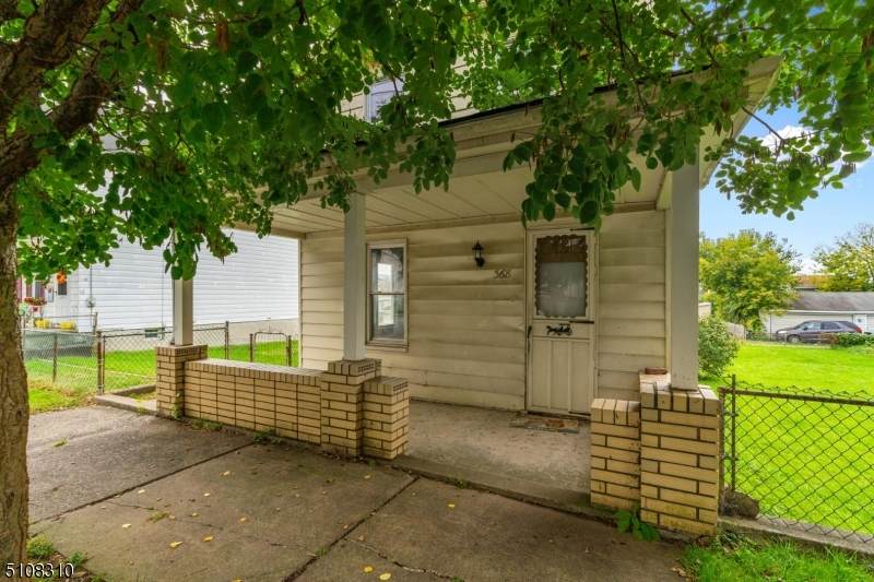 368 Grant St - Photo 1