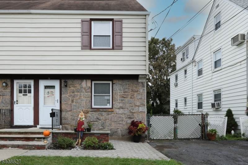 19 E 7Th St - Photo 1