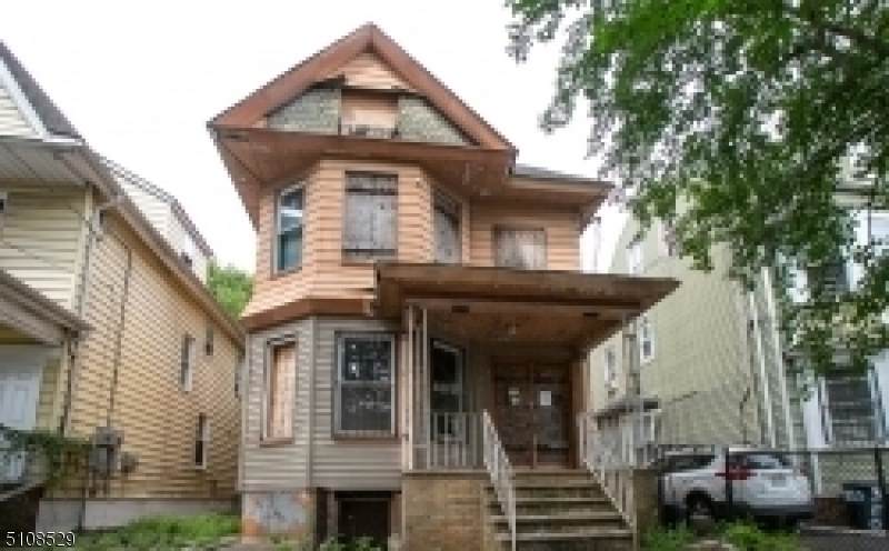 346 Woodside Ave - Photo 1