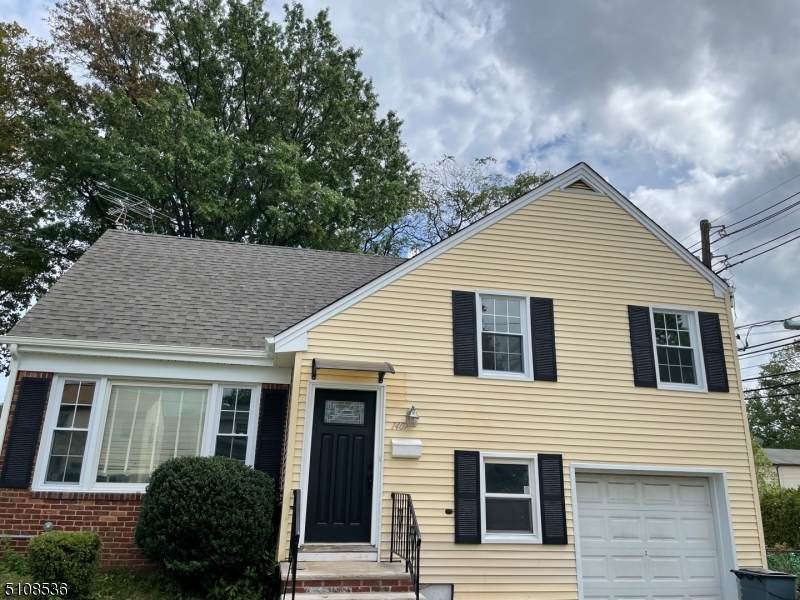 1407 Orchard Ter - Photo 1
