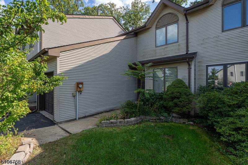 2 Dogwood Circle - Photo 1