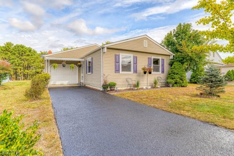 57 Selkirk Ave - Photo 1