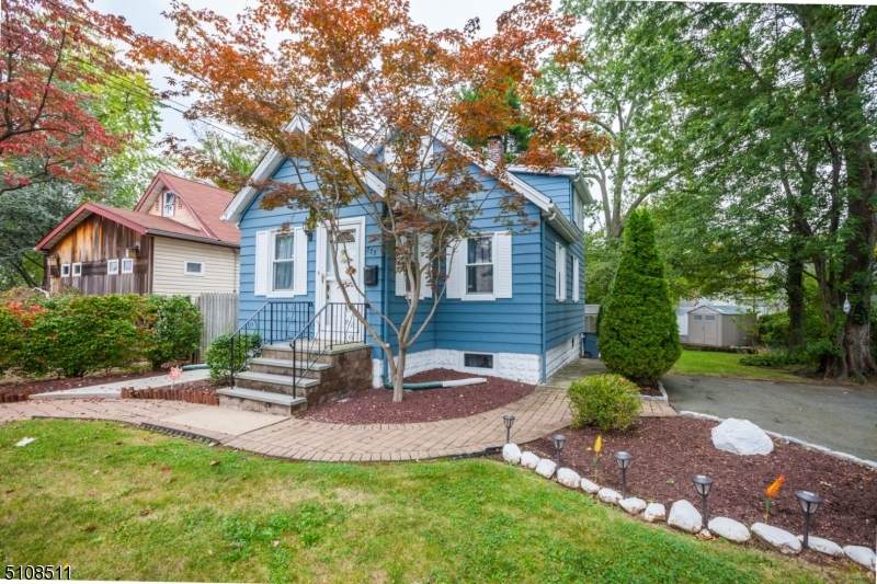 773 Amsterdam Ave - Photo 1