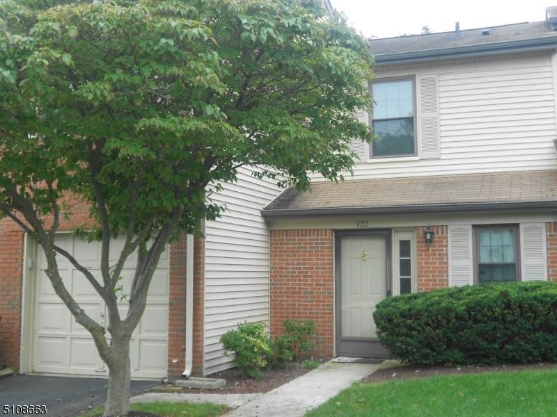 122 Hampton Ct - Photo 1