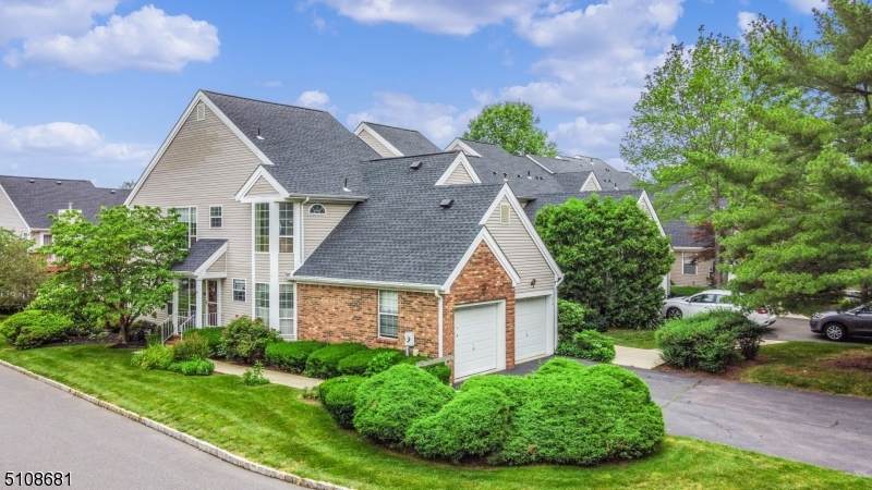 249 Laurel Ct - Photo 1