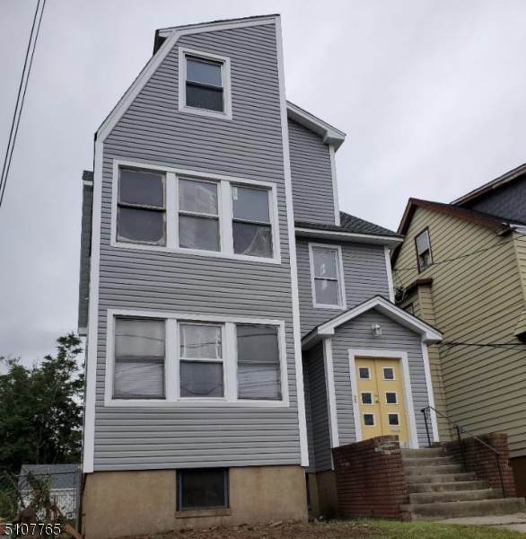 1017 Stuyvesant Ave - Photo 1