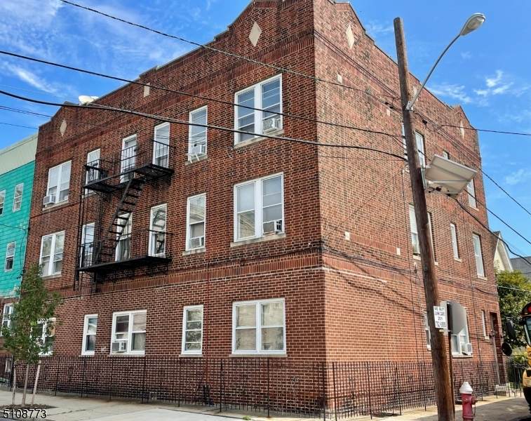 42 Hutton St - Photo 1