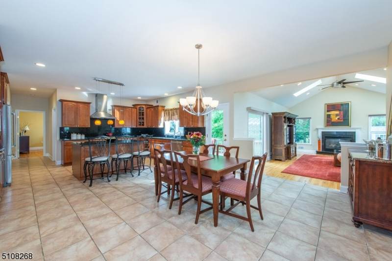 1 Tulip Ct - Photo 1