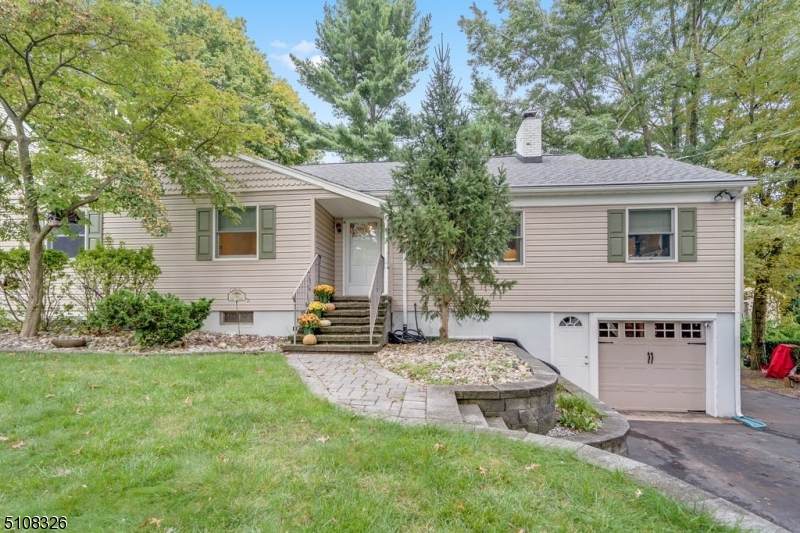 16 Buckingham Dr - Photo 1