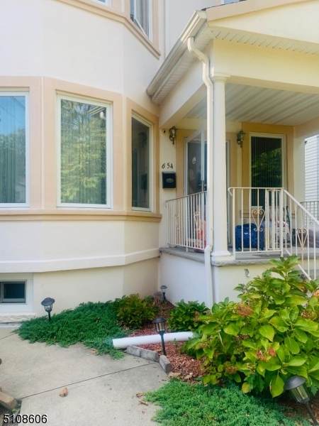 654 E 28Th St - Photo 1