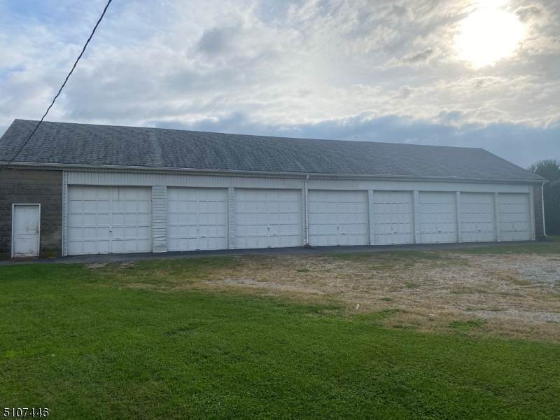 98 Henderson St - Photo 1