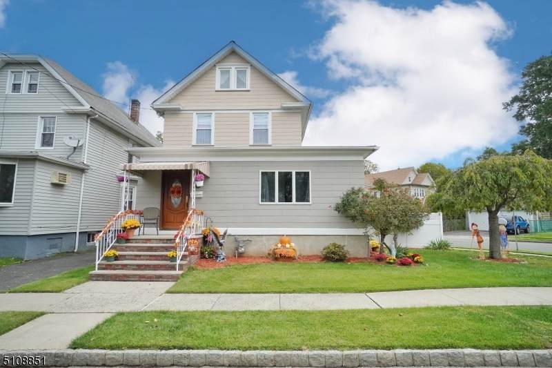 203 Walnut St - Photo 1