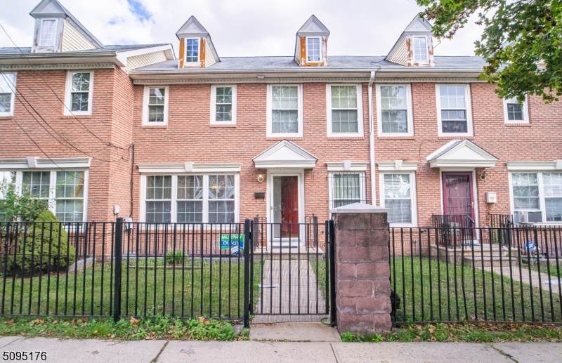 18 Blum St - Photo 1